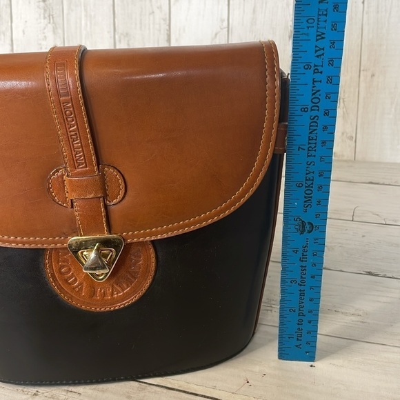 Vintage Moda Italiana Leather Black and Brown Turnlock Crossbody Bucket Bag - Picture 11 of 13